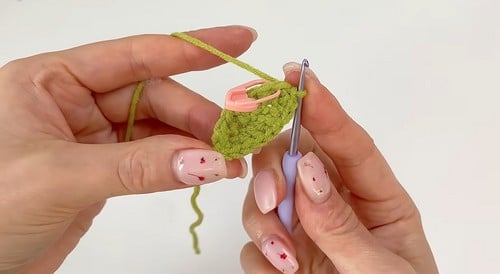 3D Sunflower Keychain Pattern crochet project crochet project detail 3