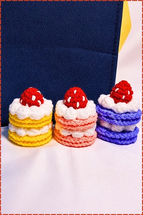 crochet mini cake amigurumi crochet project crochet project detail 1