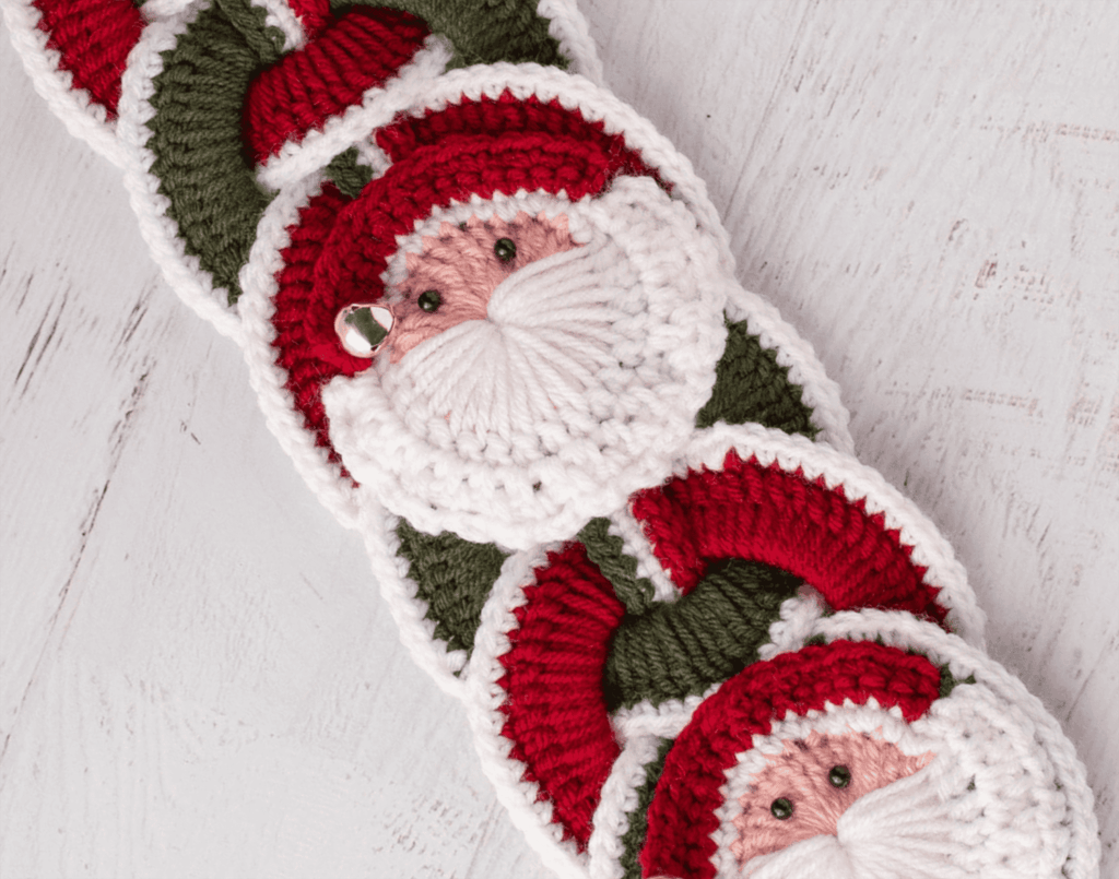 crochet santa wallhanging - featured image