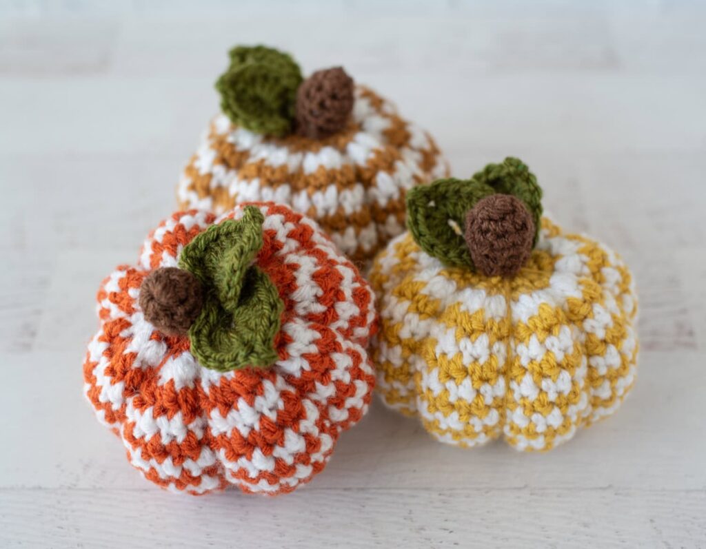 houndstooth crochet pumpkin - featured image