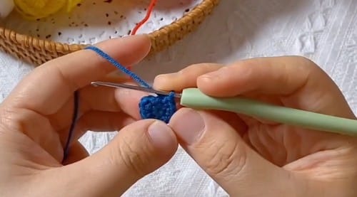 long neck chicken keychain pattern crochet project crochet project detail 3