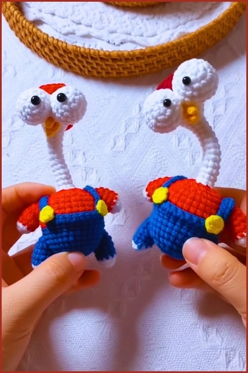 long neck chicken keychain pattern - featured image