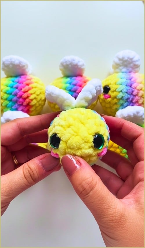 rainbow bee amigurumi - featured image