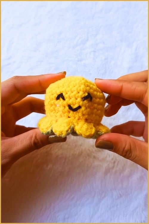 reversible crochet octopus keychain - featured image