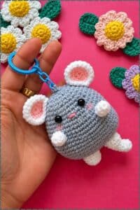 crochet mouse keychain - featured image
